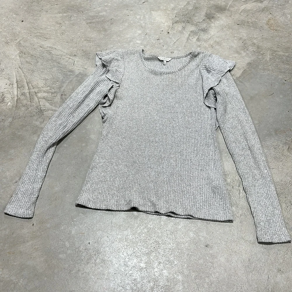 Light weight‎ grey rubbed sweater with ruffles around arm / Size S / Lucky Brand - Picture 4 of 8